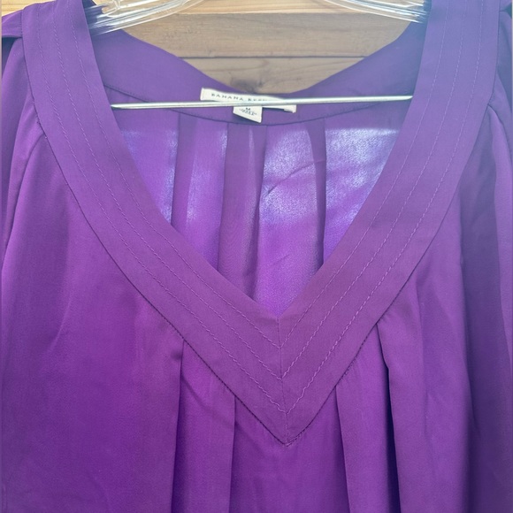 Banana Republic NWOT Flowy Pleated Purple V Neck Silky Satiny Top Blouse Medium - Picture 6 of 16